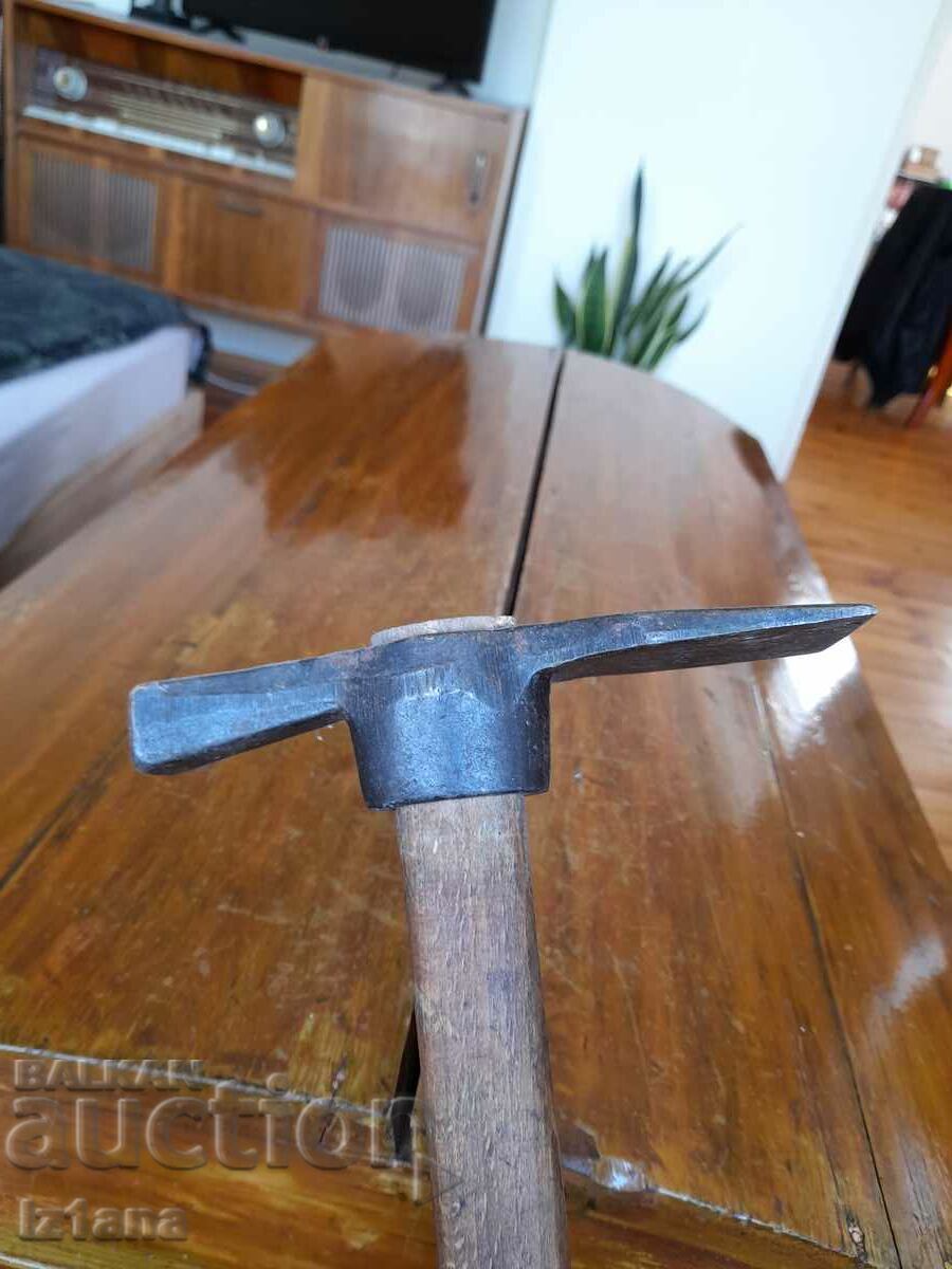 Vechi ciocan, ciocan cu preț 40.00 BGN | € 20.45 Vechi ciocan, ciocan cu preț 40.00 BGN | € 20.45