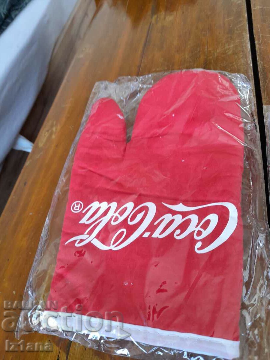 Mânere pentru Coca Cola fierbinte, Coca Cola cu preț 30.00 BGN | € 15.34