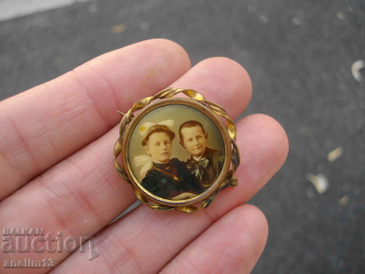 AN OLD GILT BROOCH with price € 15.00 | 29.34 BGN