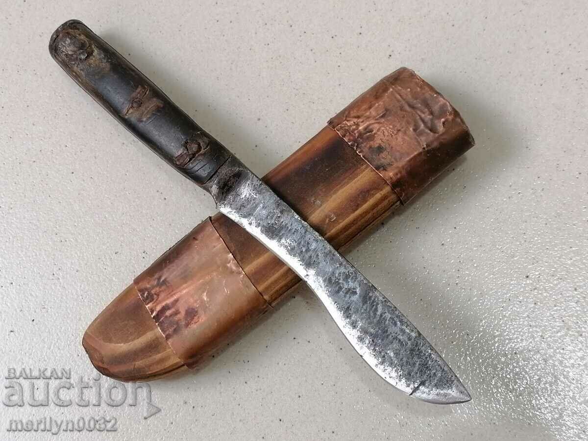 Παλιό σφυρήλατο μαχαίρι με μαχαίρι από kaniya απανθρακωμένο κέρατο στιλέτο kulak