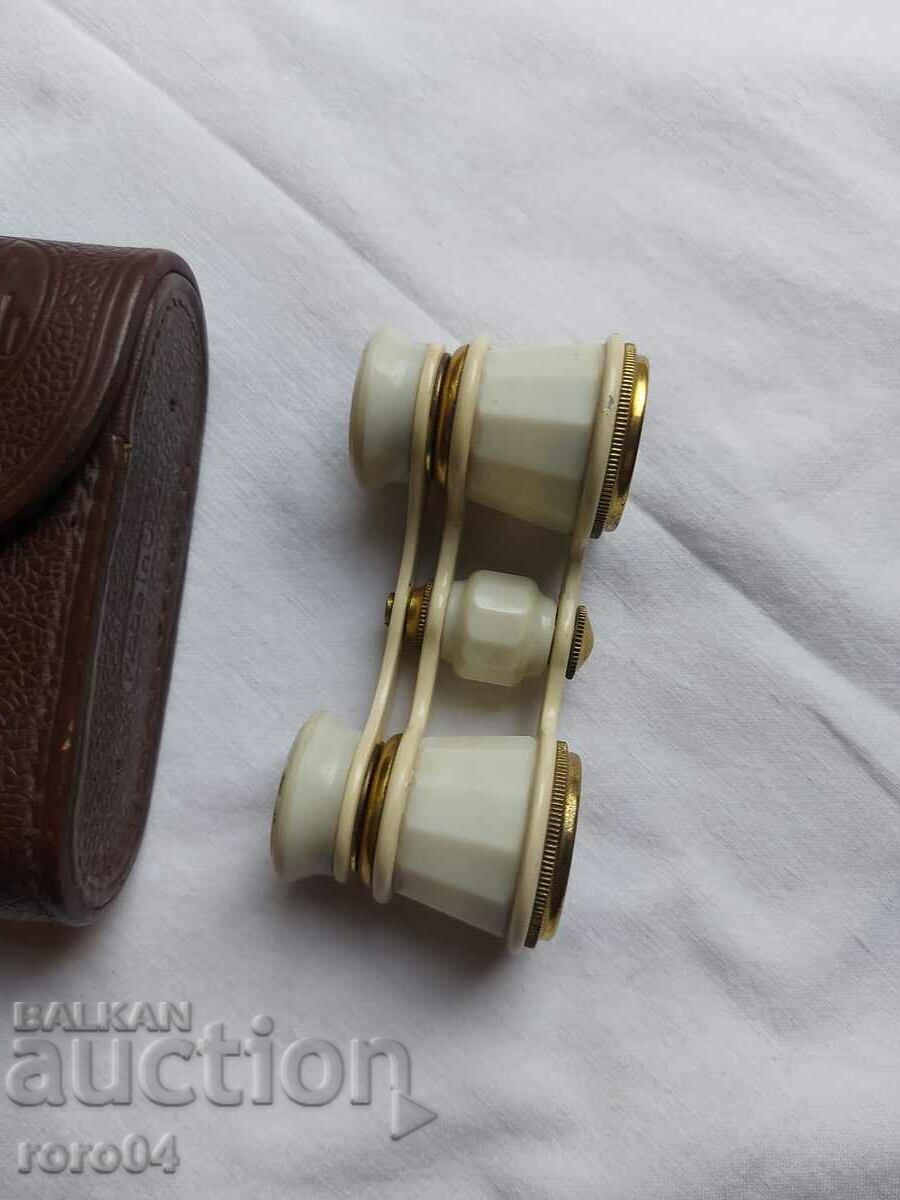 Delivery of THEATER BINOCULARS - EXCELLENT CONDITION Delivery of THEATER BINOCULARS - EXCELLENT CONDITION