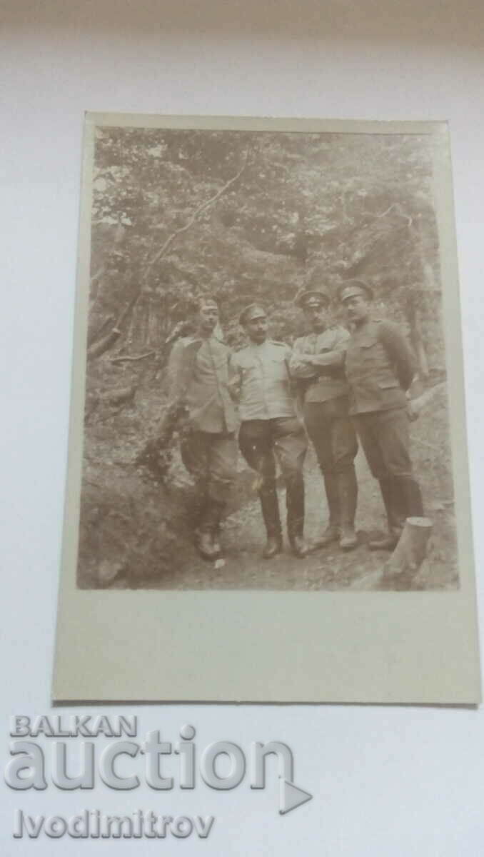 Fotografie Patru ofițeri în jurul lui Muglesko 1918