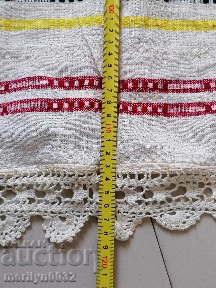 Delivery of An embroidered canary cloth with lace, chees, canvas, pine Delivery of An embroidered canary cloth with lace, chees, canvas, pine