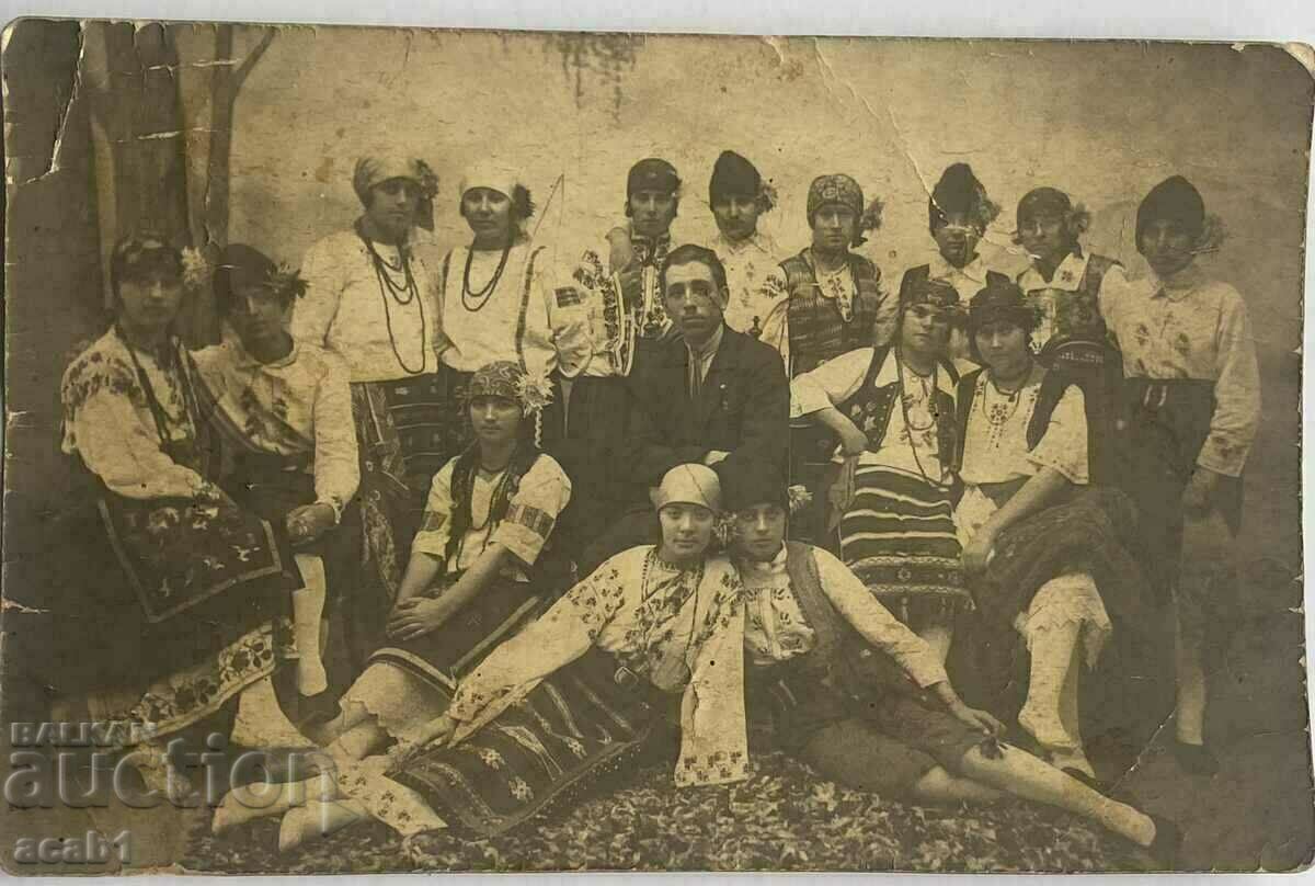 village of Vetren 1925 Pupils in costumes