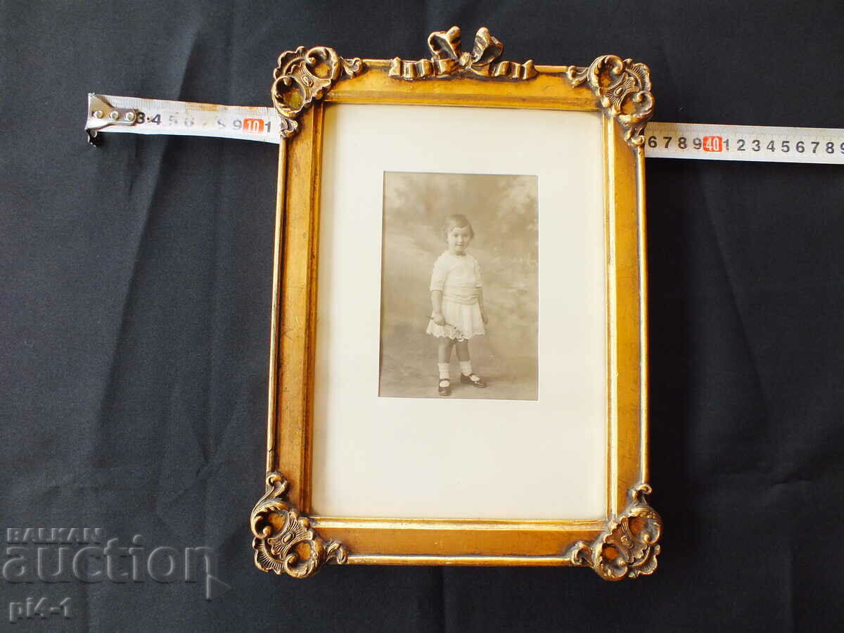 Cadru din lemn foarte vechi sculptat din secolul al XIX-lea cu preț 150.00 BGN | € 76.69