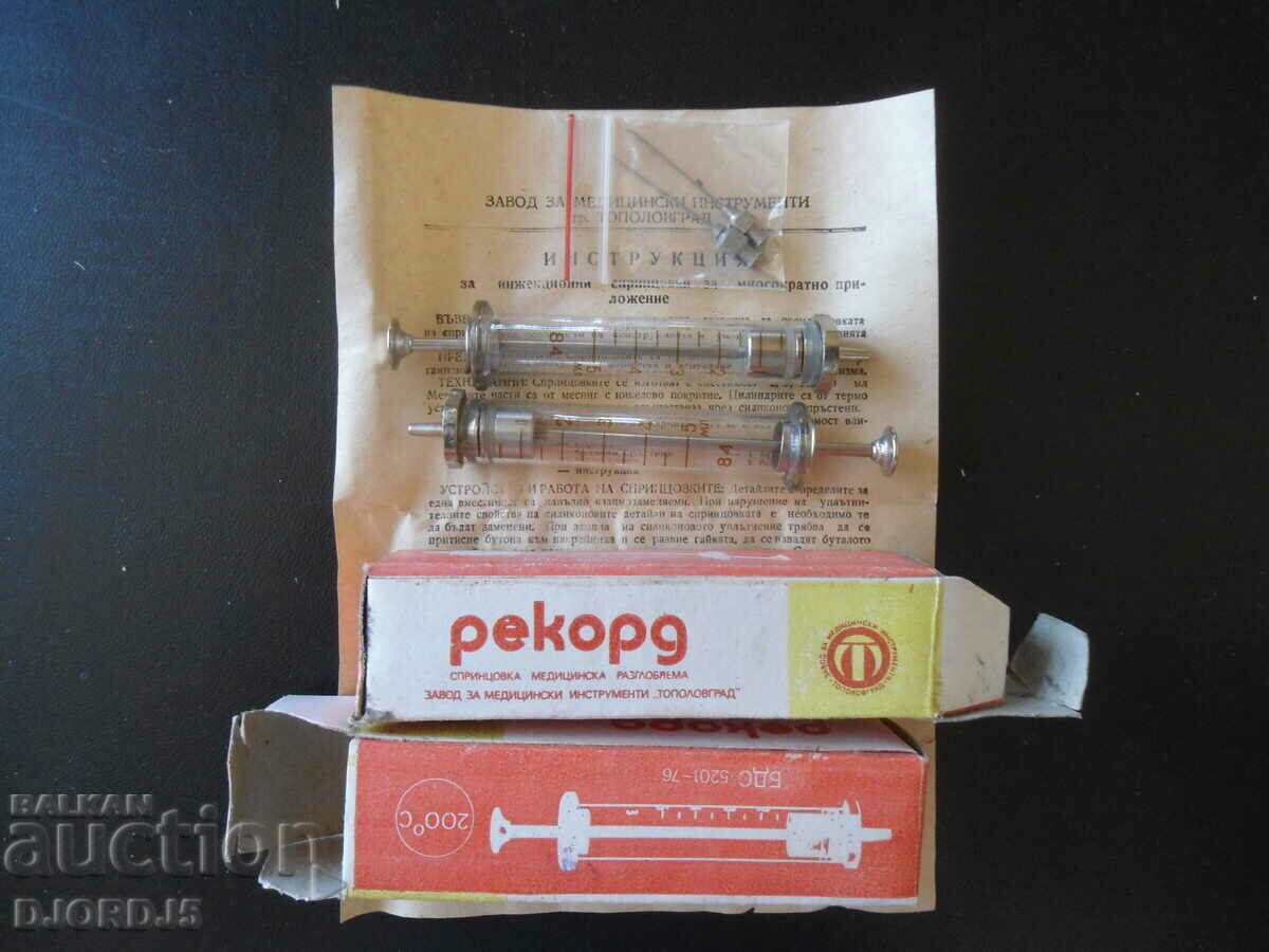 Auction  Old glass syringes, 2 pieces