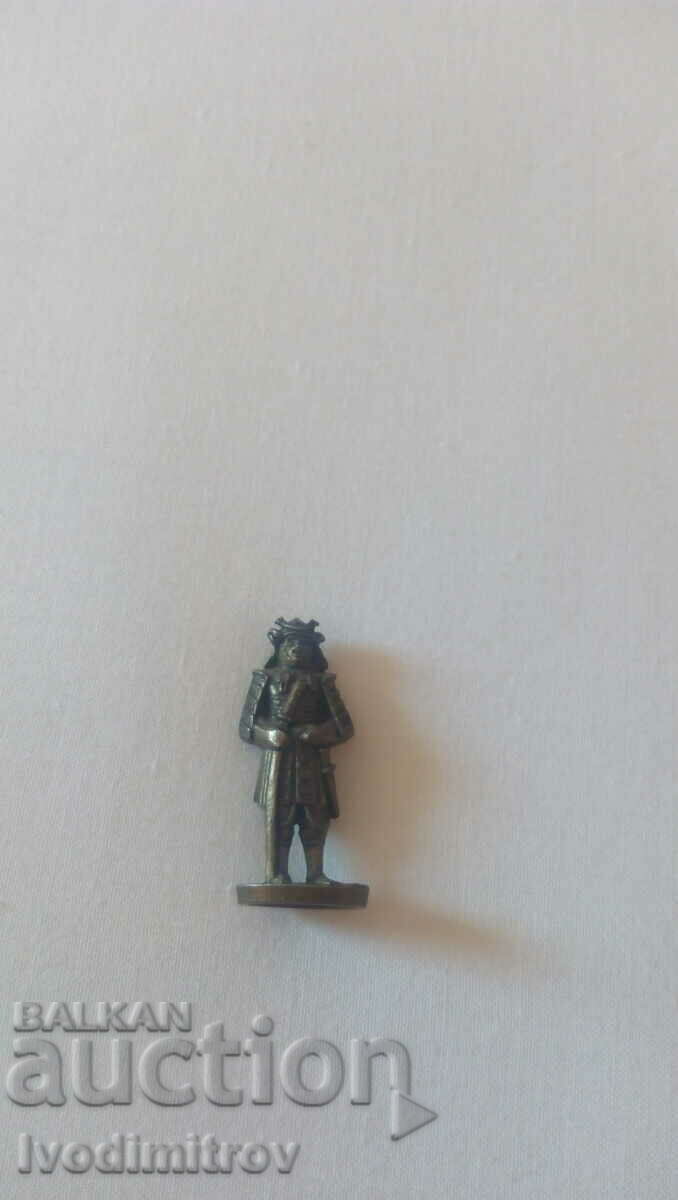 Figurină din metal cu ouă de ciocolată Samurai