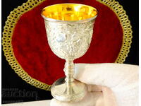 Cupă placată cu argint cu aurire, viță de vie în relief.