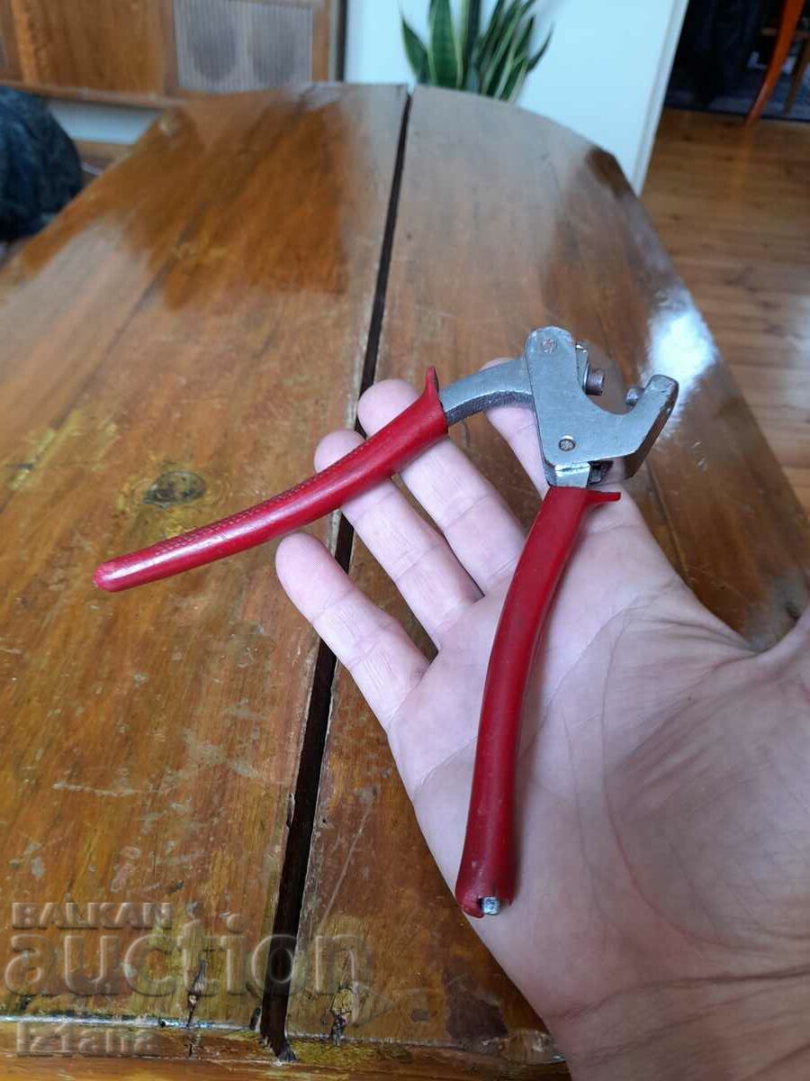 Old sealing pliers with price 33.00 BGN | € 16.87 Old sealing pliers with price 33.00 BGN | € 16.87