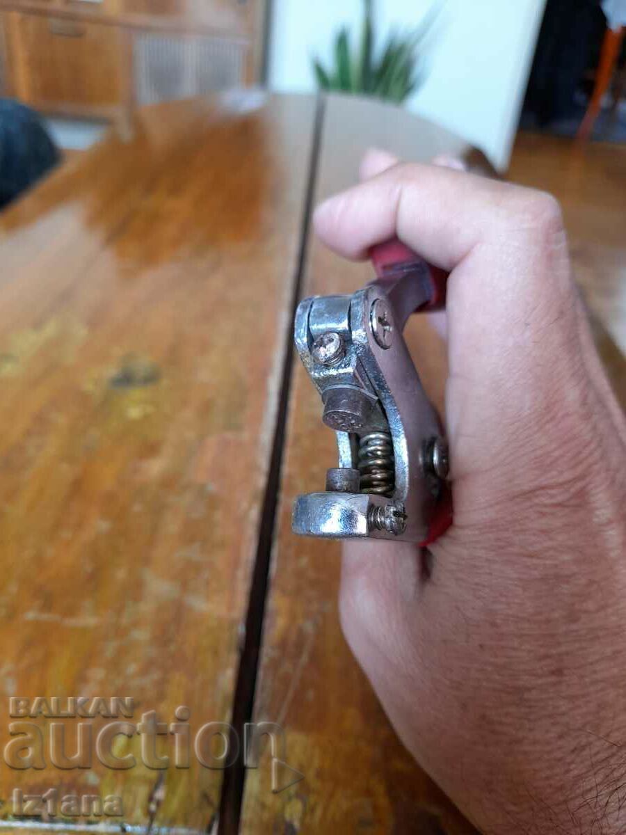 Delivery of Old sealing pliers Delivery of Old sealing pliers