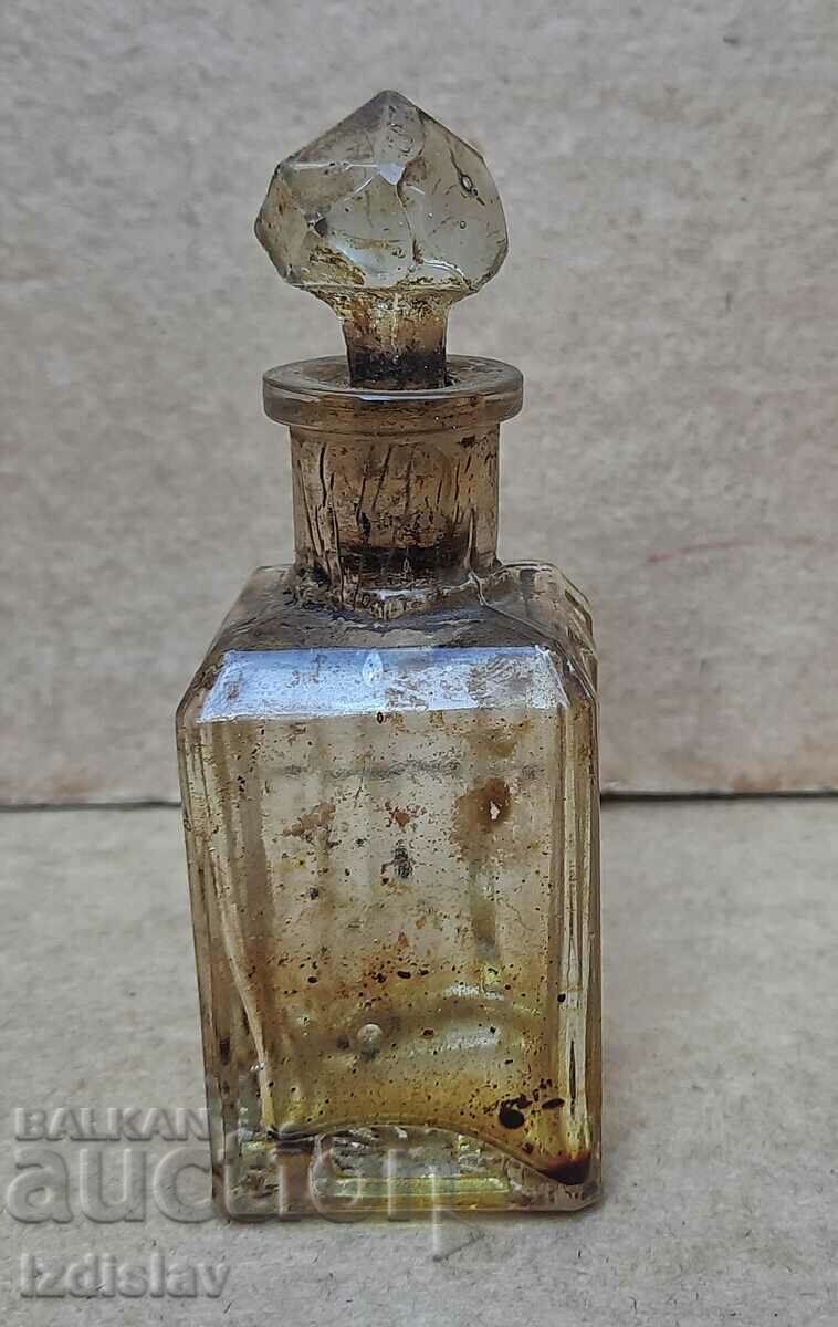 Sticla veche de parfum cu preț € 25.00 | 48.90 BGN