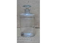 Старо стъклено шише от парфюм