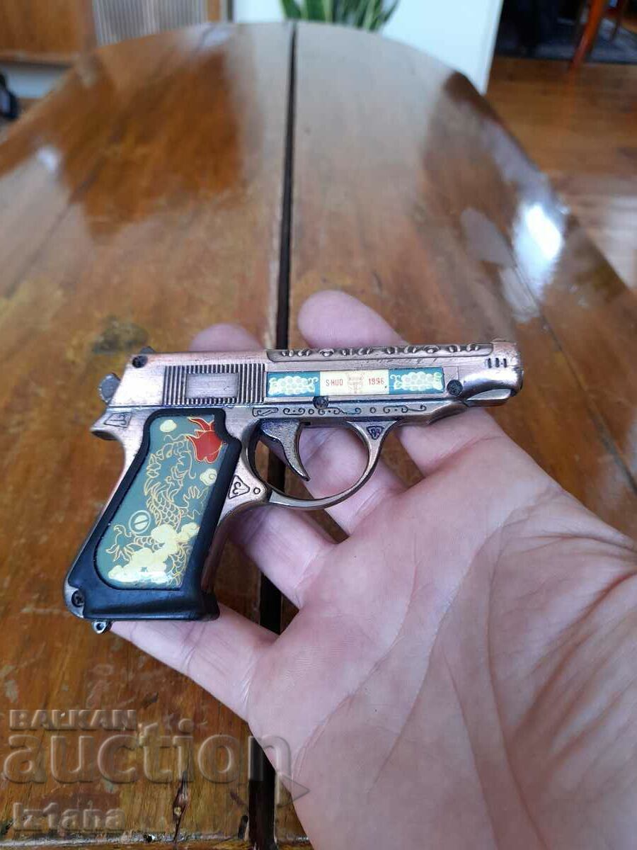 Delivery of Old pistol lighter, souvenir Delivery of Old pistol lighter, souvenir