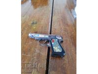 Brichetă pistol veche, suvenir