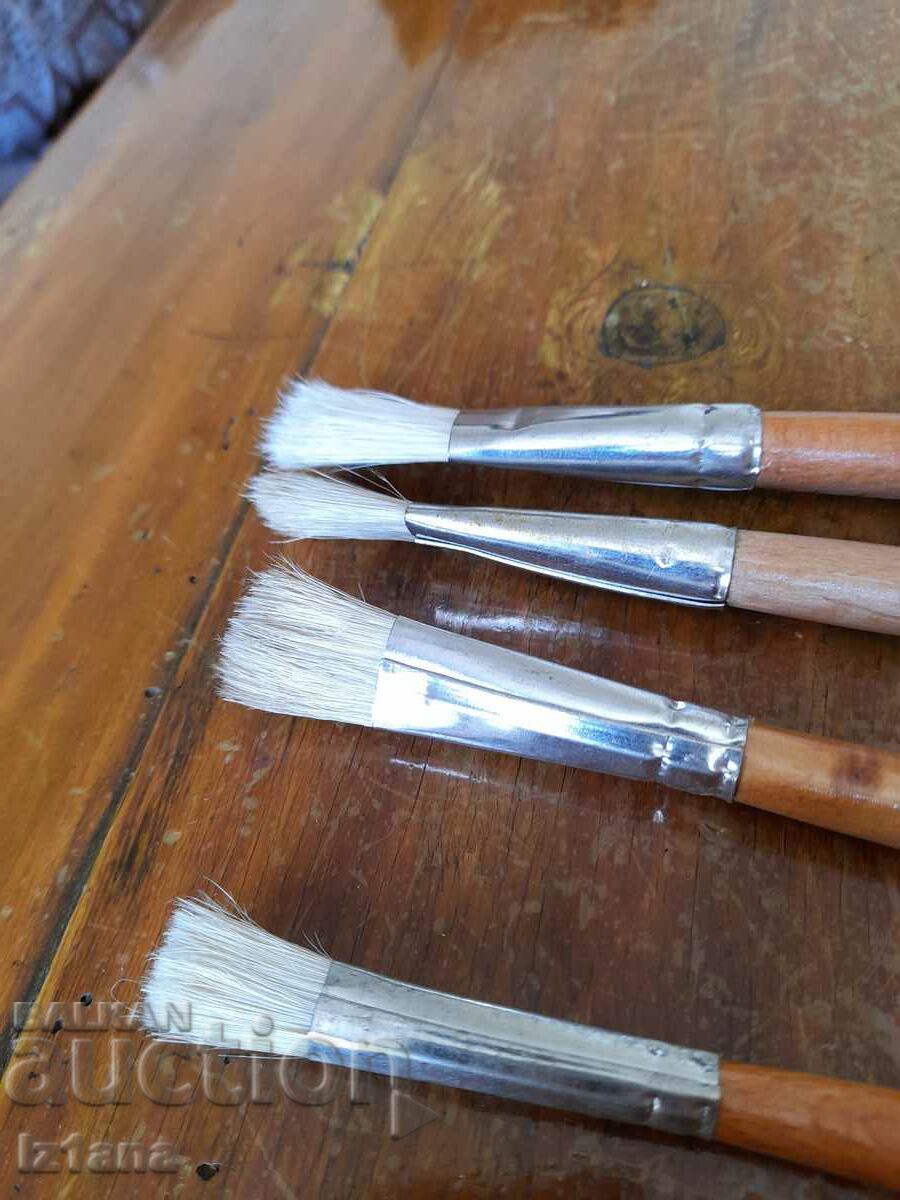 Old brush, paint brushes with price 45.00 BGN | € 23.01 Old brush, paint brushes with price 45.00 BGN | € 23.01