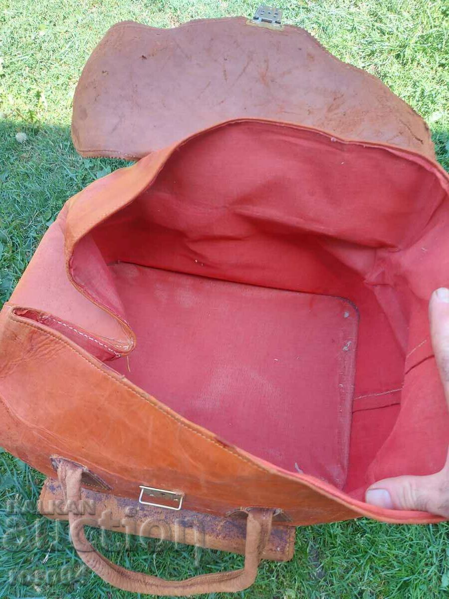 BAG - SUITCASE - LEATHER - UNIQUE with price 175.50 BGN | € 89.73 BAG - SUITCASE - LEATHER - UNIQUE with price 175.50 BGN | € 89.73