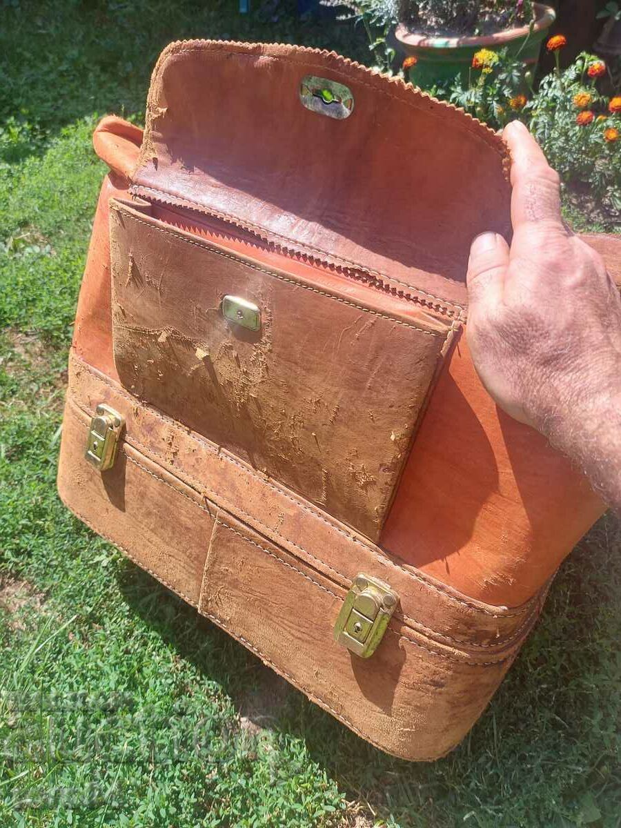 Auction BAG - SUITCASE - LEATHER - UNIQUE Auction BAG - SUITCASE - LEATHER - UNIQUE