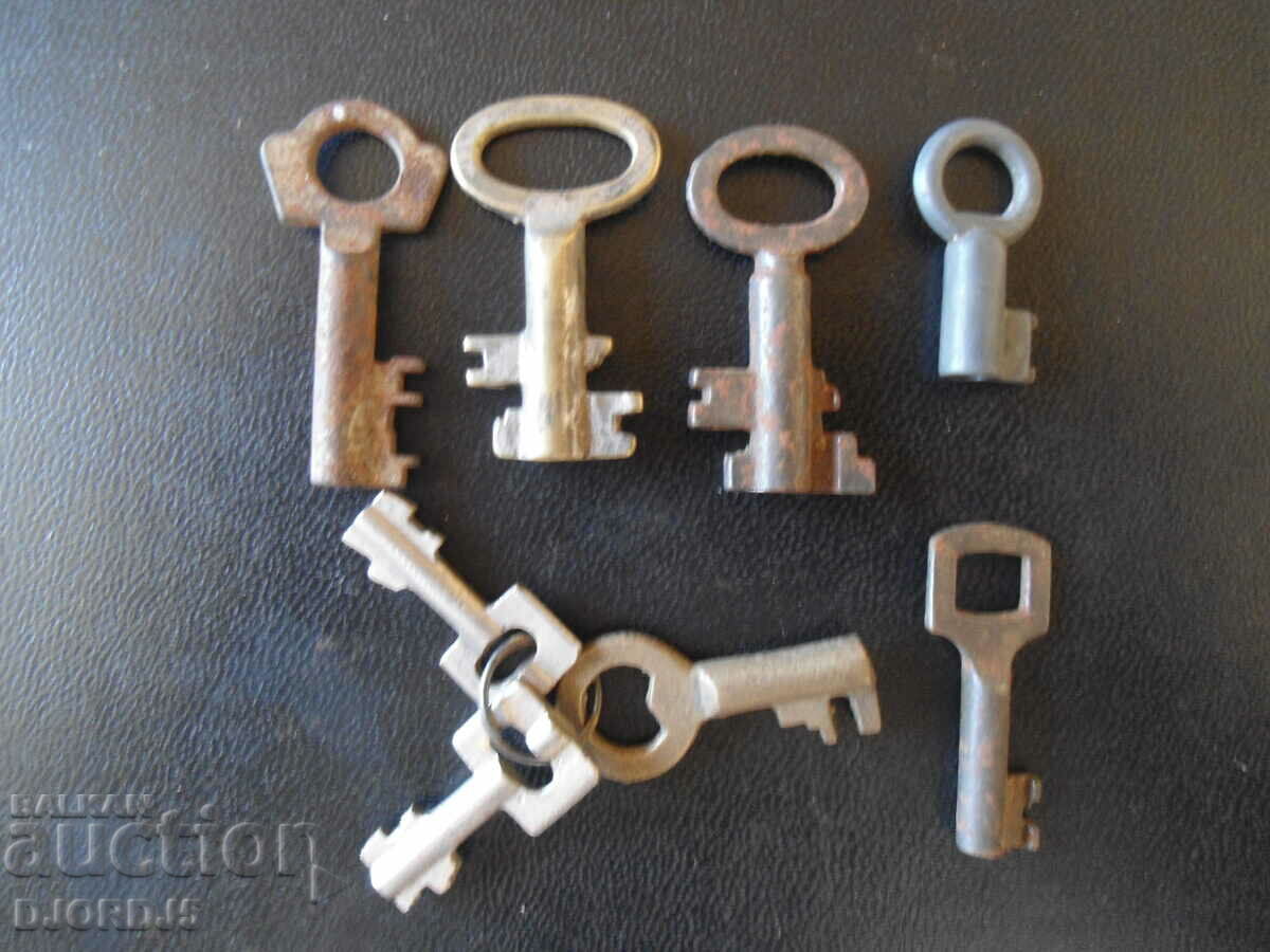 Lot of old keys, 8 pieces with price 7.00 BGN | € 3.58
