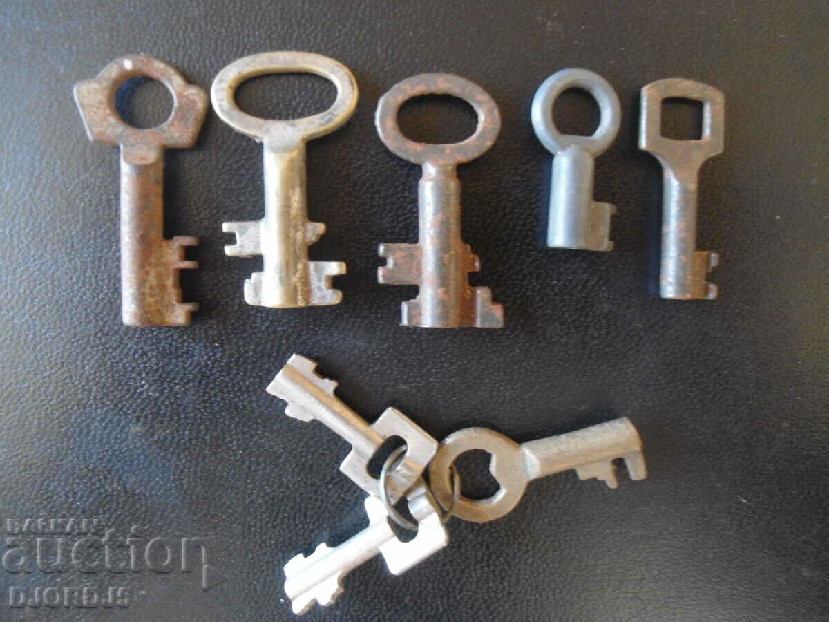 Lot of old keys, 8 pieces