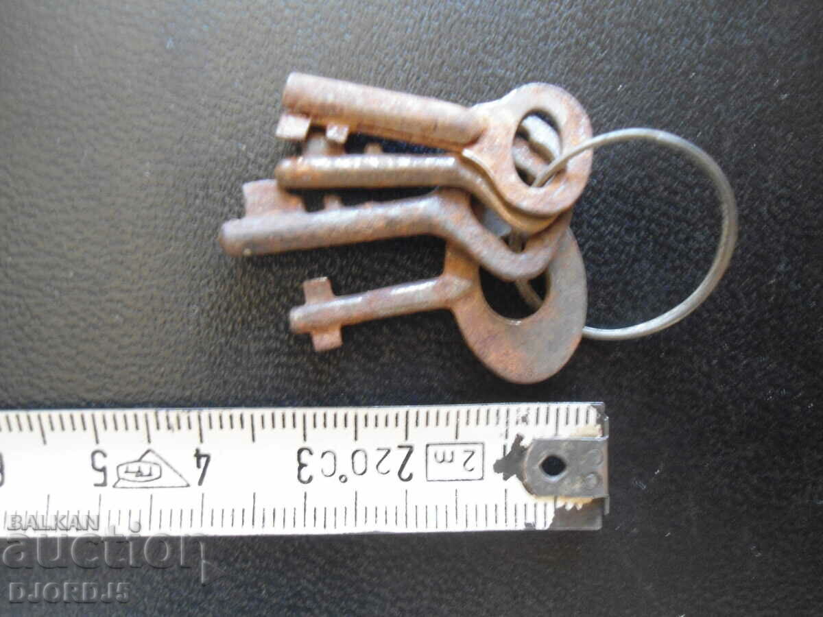 Lot of old keys, 4 pieces with price 4.00 BGN | € 2.05 Lot of old keys, 4 pieces with price 4.00 BGN | € 2.05