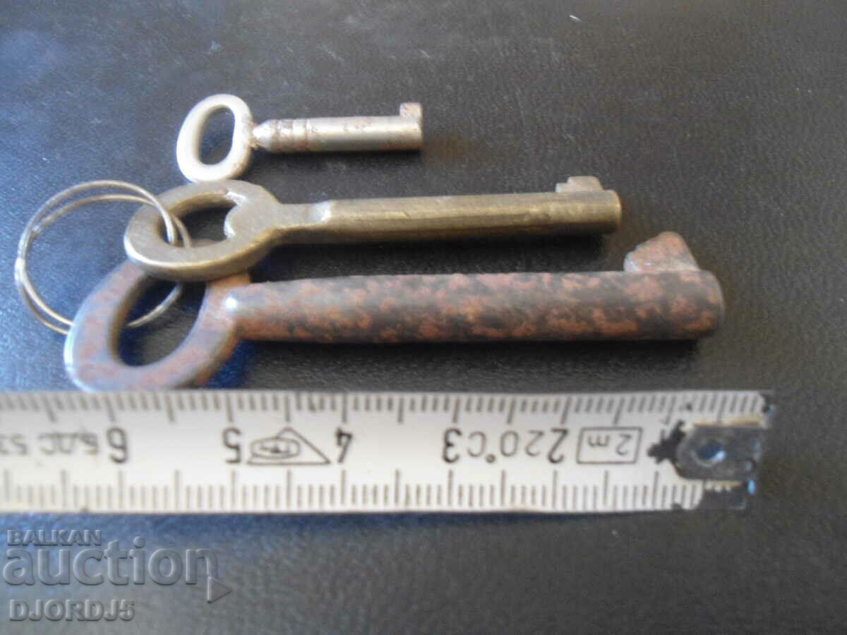 Lot of old keys, 3 pieces with price 3.00 BGN | € 1.53 Lot of old keys, 3 pieces with price 3.00 BGN | € 1.53