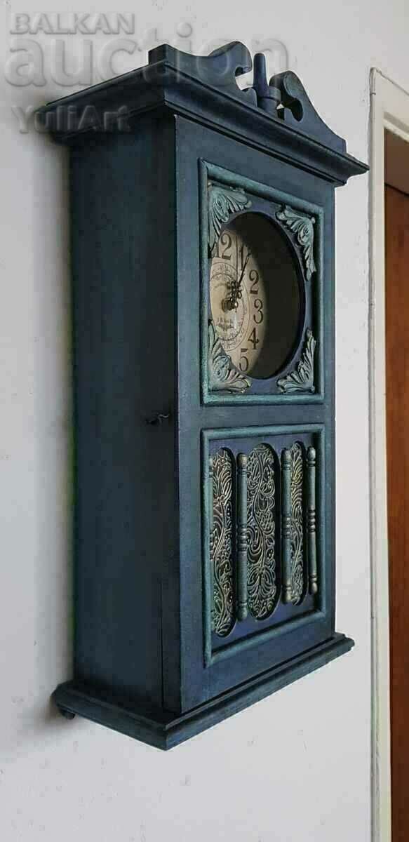 Refurbished wall clock with price 180.00 BGN | € 92.03