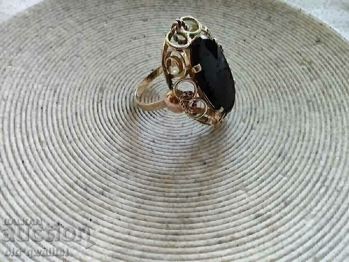 Gold ring with stone: Onyx, Gold 585, Austria Gold ring with stone: Onyx, Gold 585, Austria