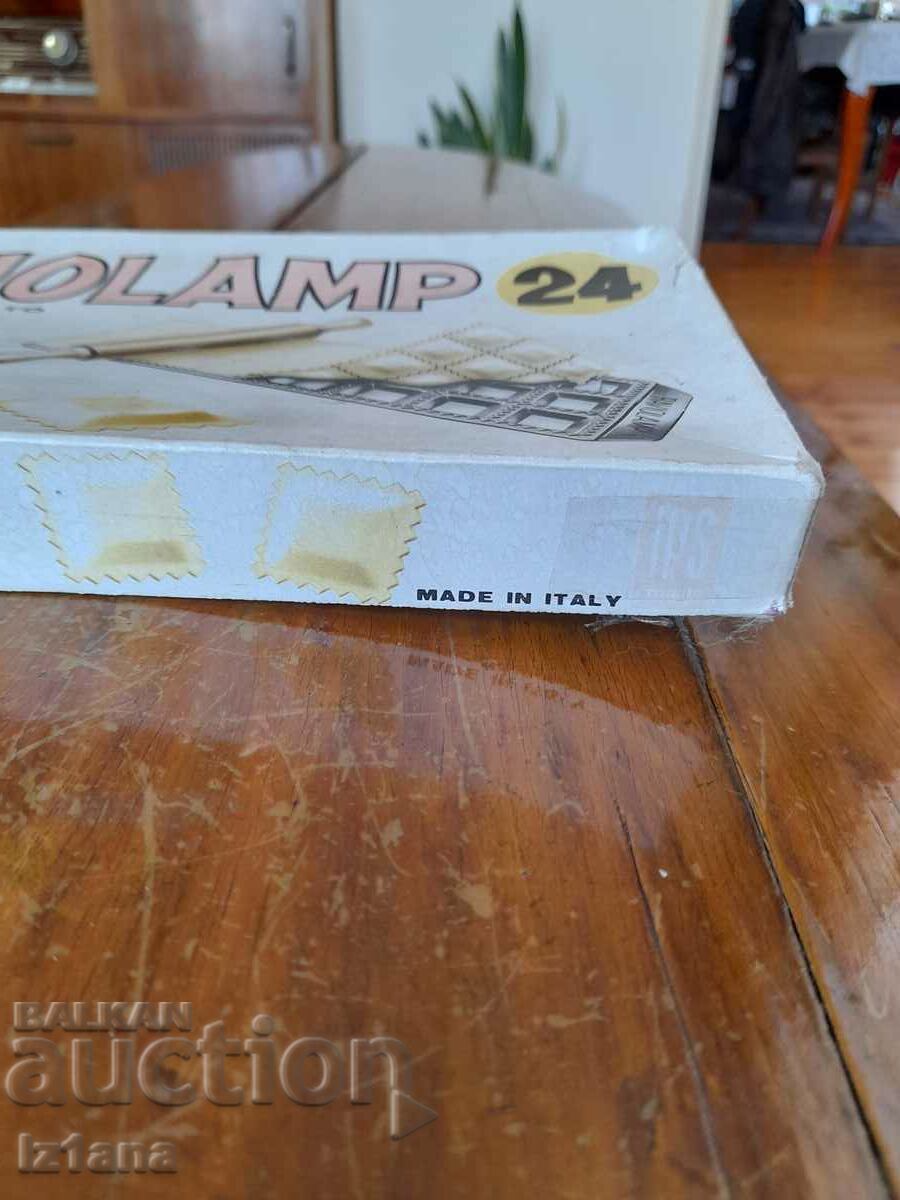 Παλιό καλούπι για ραβιόλια με τιμή 45.00 BGN | € 23.01 Παλιό καλούπι για ραβιόλια με τιμή 45.00 BGN | € 23.01