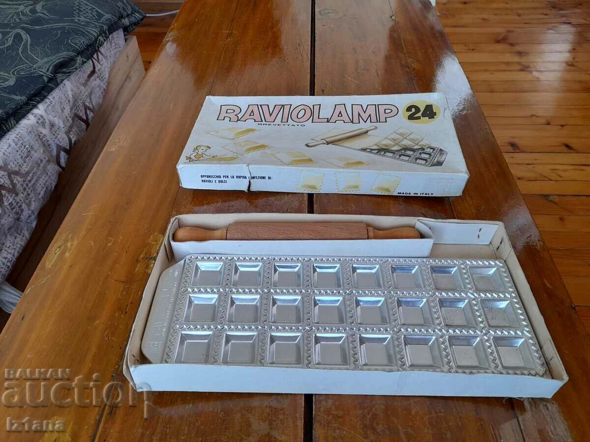 Δημοπρασία Παλιό καλούπι για ραβιόλια Δημοπρασία Παλιό καλούπι για ραβιόλια