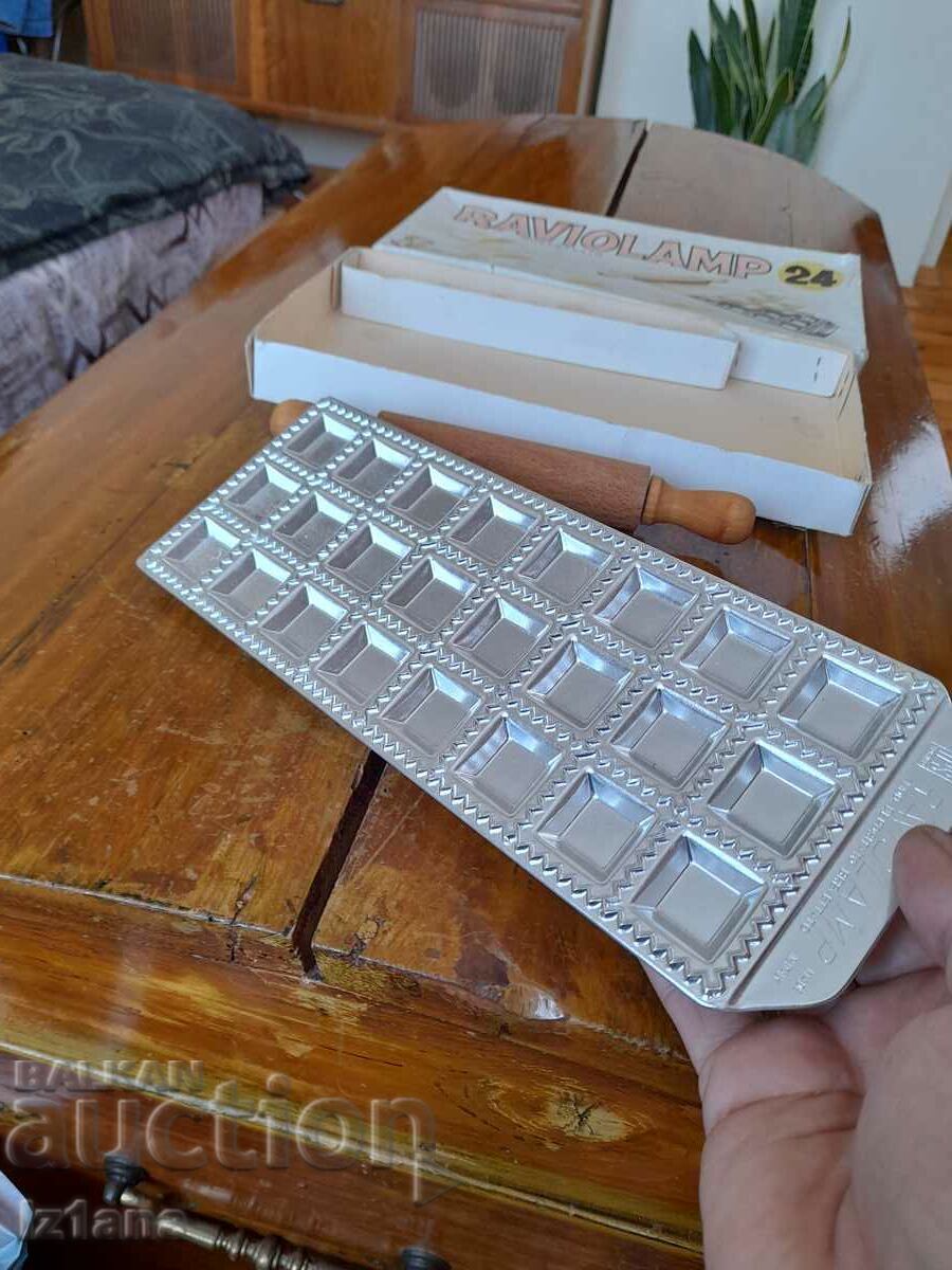 Παλιό καλούπι για ραβιόλια - 5 Παλιό καλούπι για ραβιόλια - 5