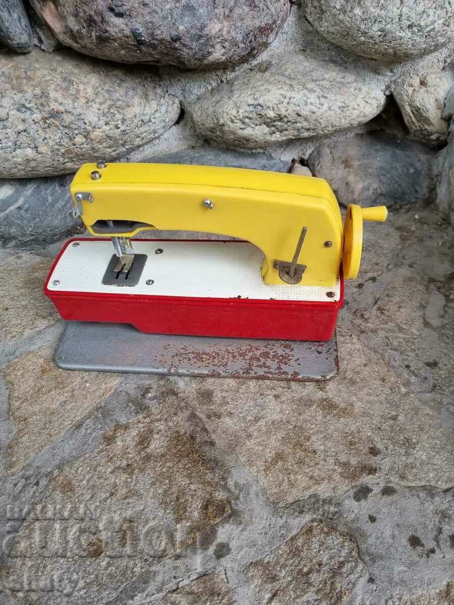 Auction Old child sewing machine Auction Old child sewing machine