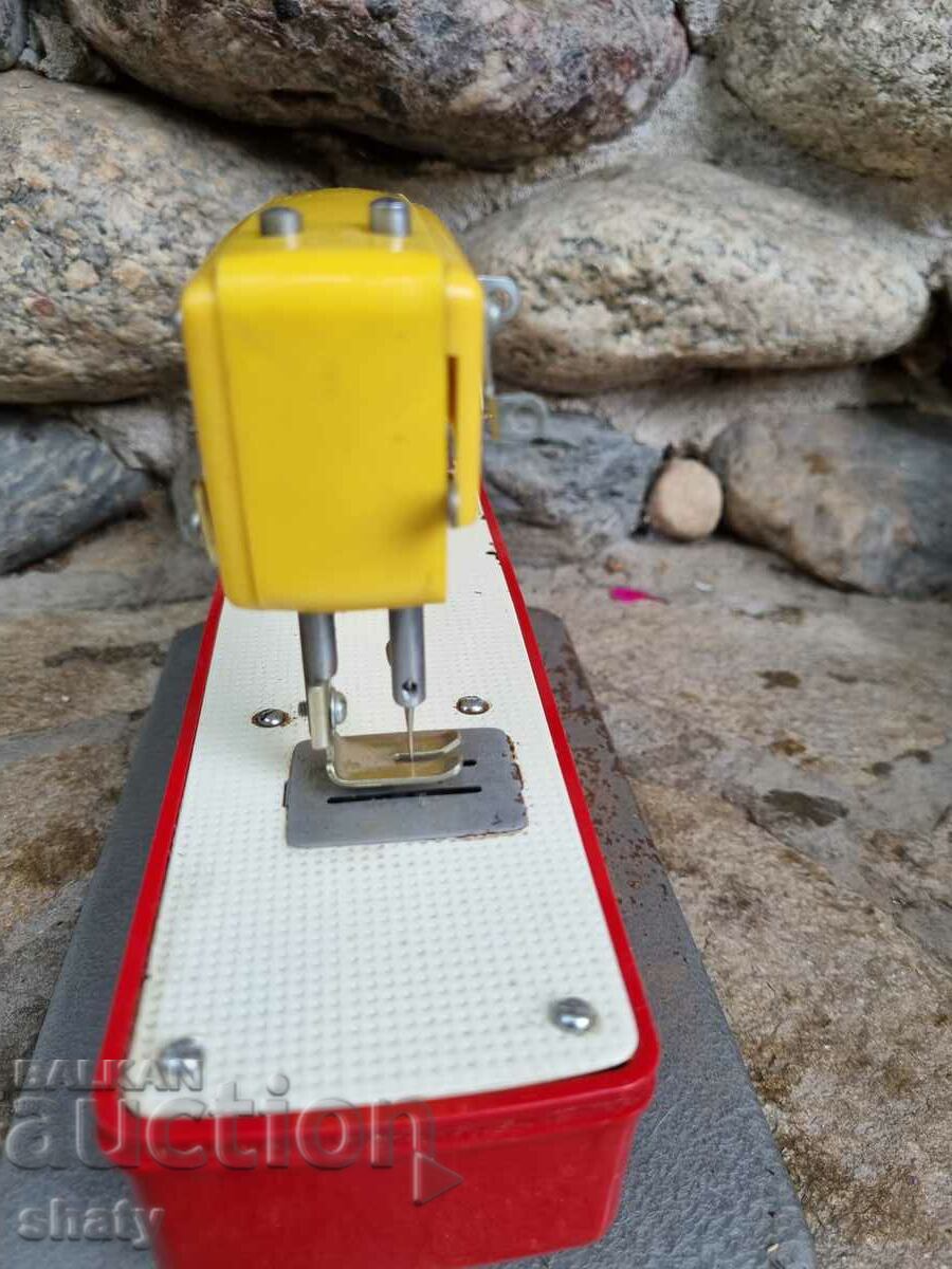 Old child sewing machine - 5 Old child sewing machine - 5