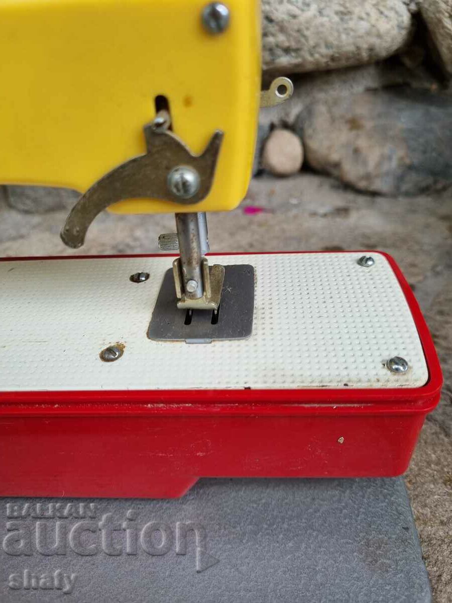 Old child sewing machine - 6 Old child sewing machine - 6