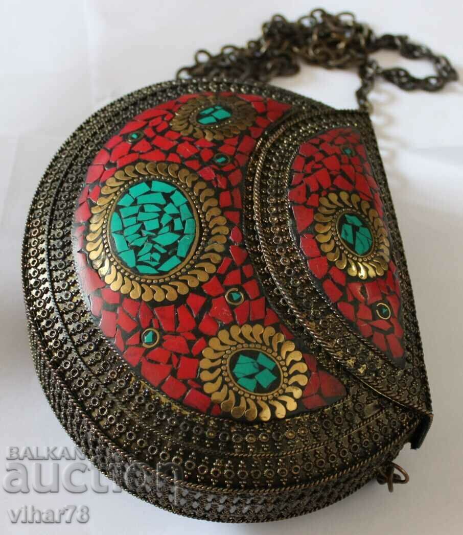 МНОГО КРАСИВА МЕТАЛНА ЧАНТИЧКА С КАМЕННА МОЗАЙКА с цена 99.99 лв. | € 51.12 МНОГО КРАСИВА МЕТАЛНА ЧАНТИЧКА С КАМЕННА МОЗАЙКА с цена 99.99 лв. | € 51.12