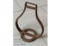 Etrier pentru un cal de cavalerie