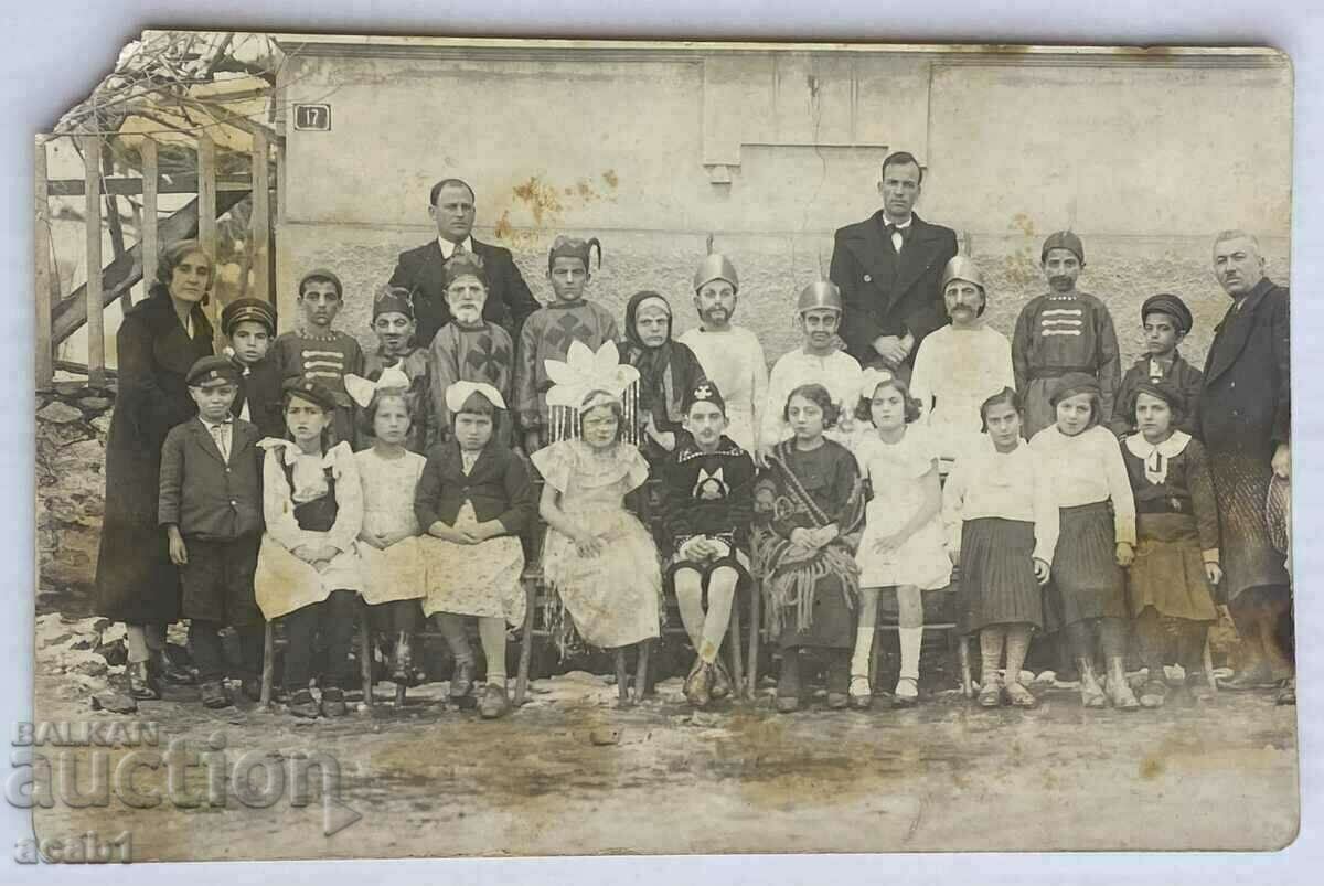 Auction Students in their 30s Auction Students in their 30s