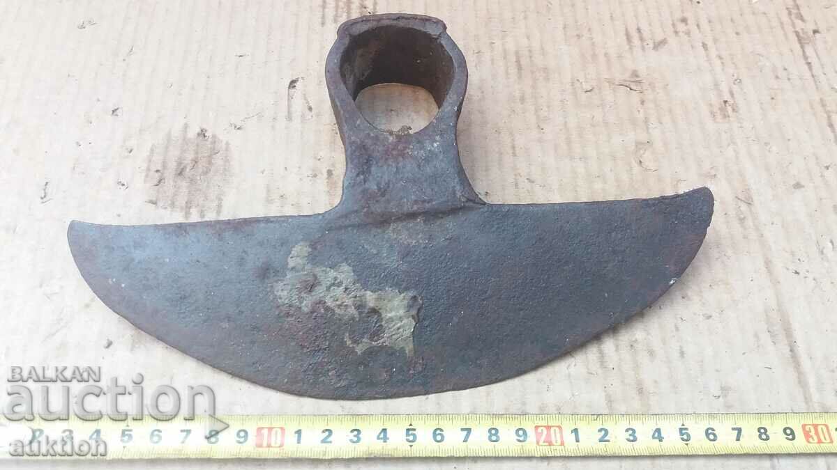 Delivery of RENAISSANCE WROUGHT HOE, DIGGING TOOL Delivery of RENAISSANCE WROUGHT HOE, DIGGING TOOL