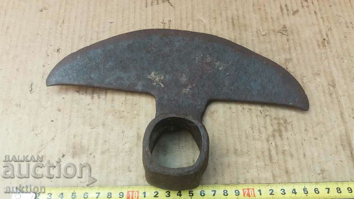 RENAISSANCE WROUGHT HOE, DIGGING TOOL - 5 RENAISSANCE WROUGHT HOE, DIGGING TOOL - 5