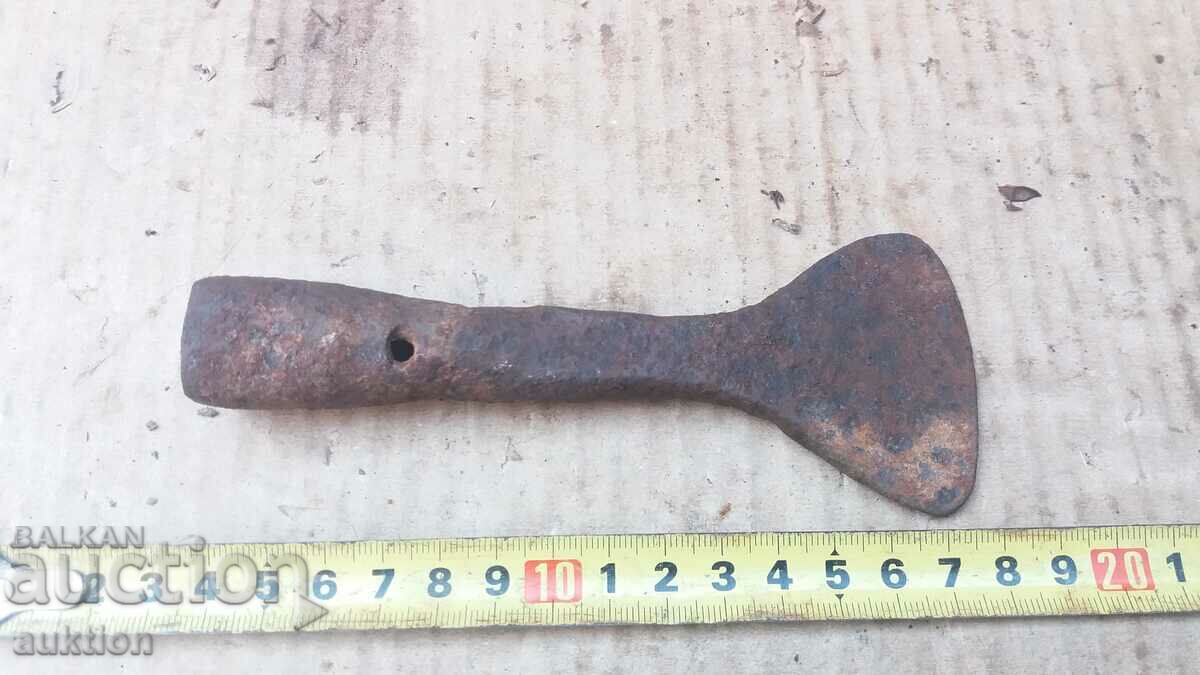 FORGED RENAISSANCE SCRATCH, SHOVEL - CRANES with price 5.99 BGN | € 3.06 FORGED RENAISSANCE SCRATCH, SHOVEL - CRANES with price 5.99 BGN | € 3.06