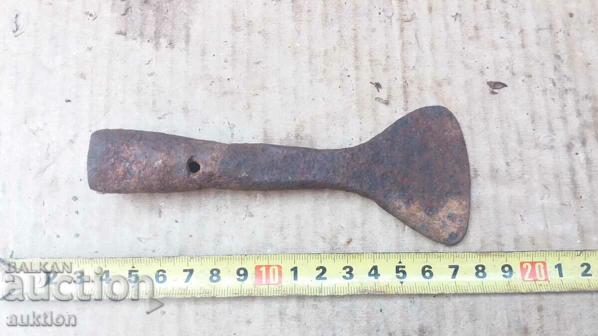 Auction FORGED RENAISSANCE SCRATCH, SHOVEL - CRANES Auction FORGED RENAISSANCE SCRATCH, SHOVEL - CRANES