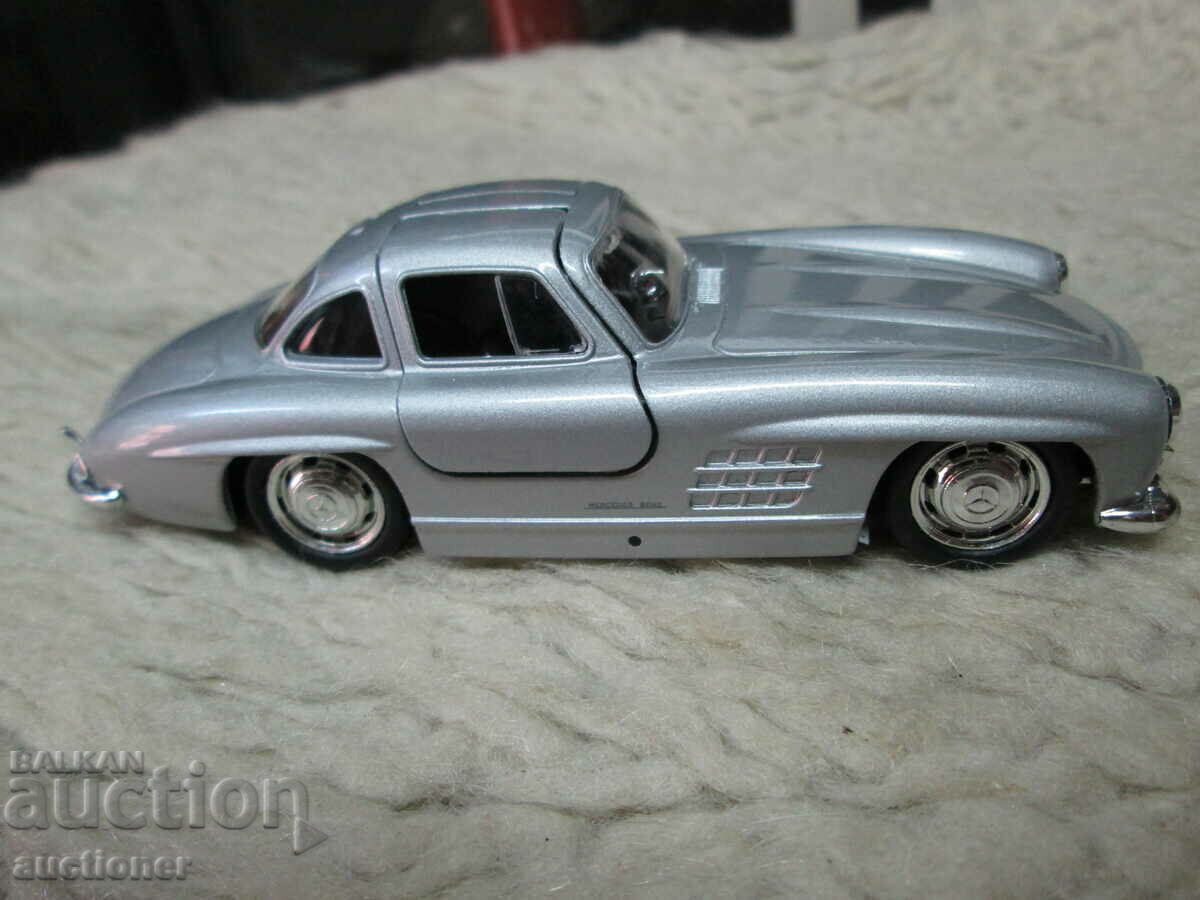 Auction ORIGINAL DAIMLER 300SL MODEL- BRAND NEW Auction ORIGINAL DAIMLER 300SL MODEL- BRAND NEW