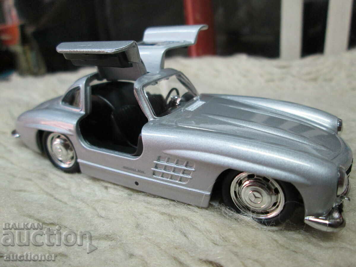 ORIGINAL DAIMLER 300SL MODEL- BRAND NEW - 5 ORIGINAL DAIMLER 300SL MODEL- BRAND NEW - 5