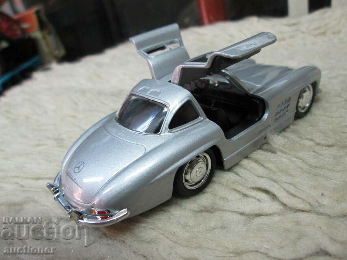 ORIGINAL DAIMLER 300SL MODEL- BRAND NEW - 6 ORIGINAL DAIMLER 300SL MODEL- BRAND NEW - 6