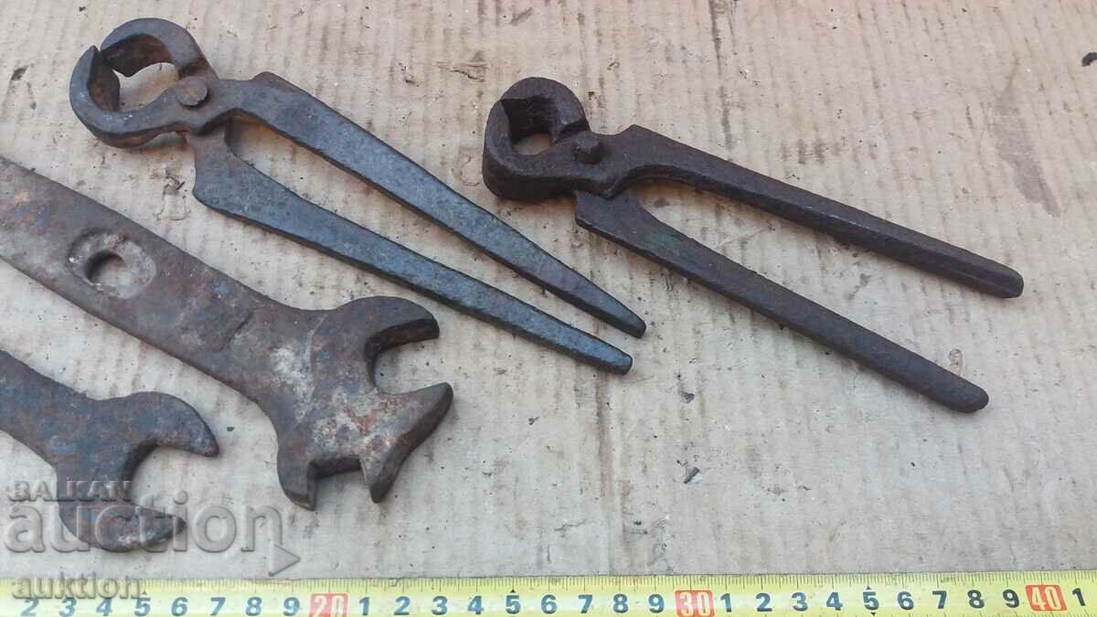 Delivery of SET OF MISCELLANEOUS MILITARY WRENCHES, PLIERS, TILE Delivery of SET OF MISCELLANEOUS MILITARY WRENCHES, PLIERS, TILE