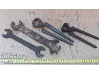 SET OF MISCELLANEOUS MILITARY WRENCHES, PLIERS, TILE
