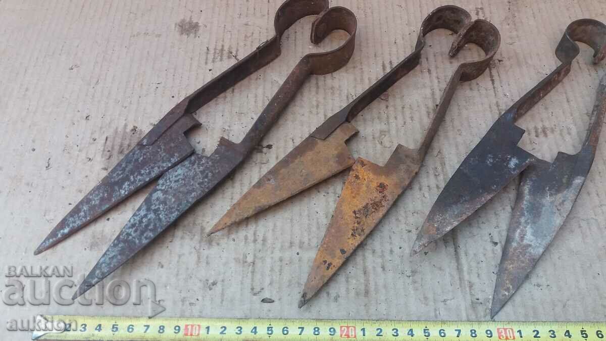 Delivery of SET OF 4 FORGED SHEEP SHEARS