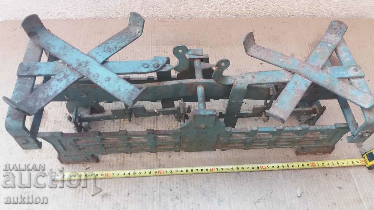 OLD SOLID SCALE, SCALE, WEIGHT WITH MARKINGS - 7