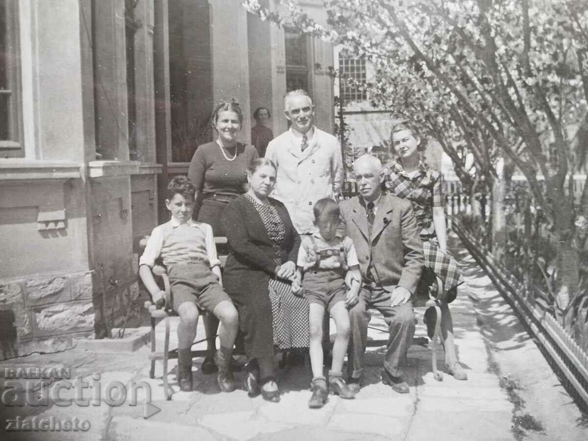 Old photo of Stefan Stefanov - Minister, advisor to Boris with price 50.00 BGN | € 25.56 Old photo of Stefan Stefanov - Minister, advisor to Boris with price 50.00 BGN | € 25.56