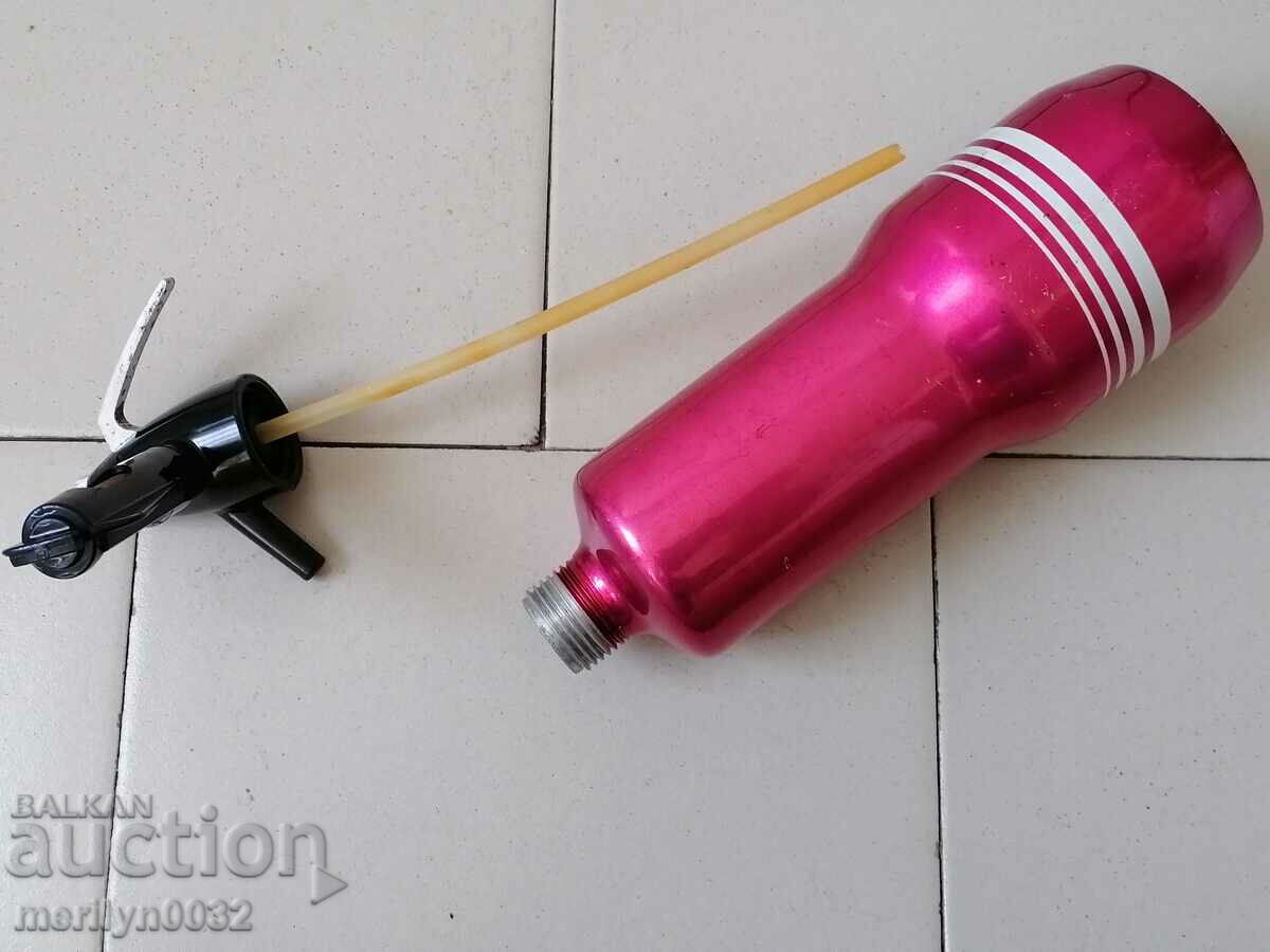 Delivery of Siphon from the Soviet Union soda, carbonated water, sodenche Delivery of Siphon from the Soviet Union soda, carbonated water, sodenche