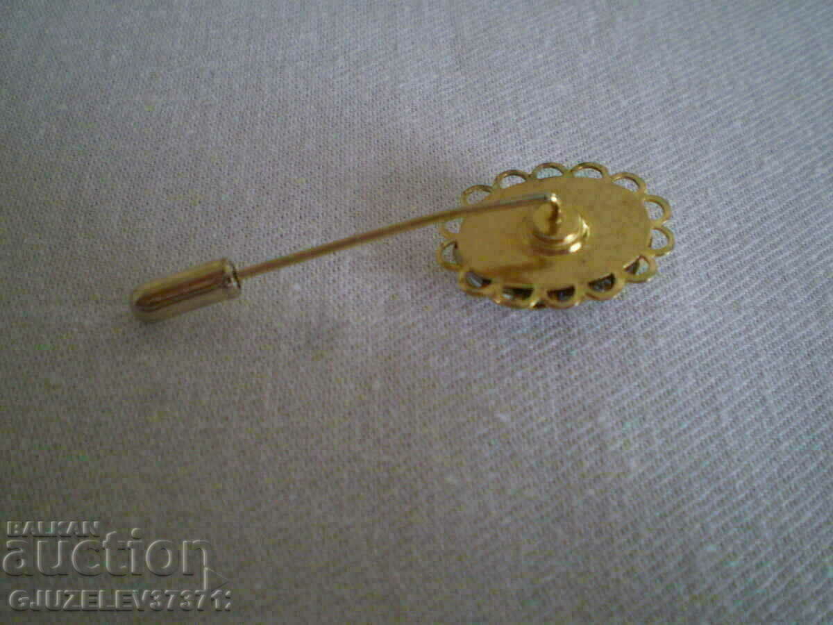 Auction pin brooch with miniature Auction pin brooch with miniature
